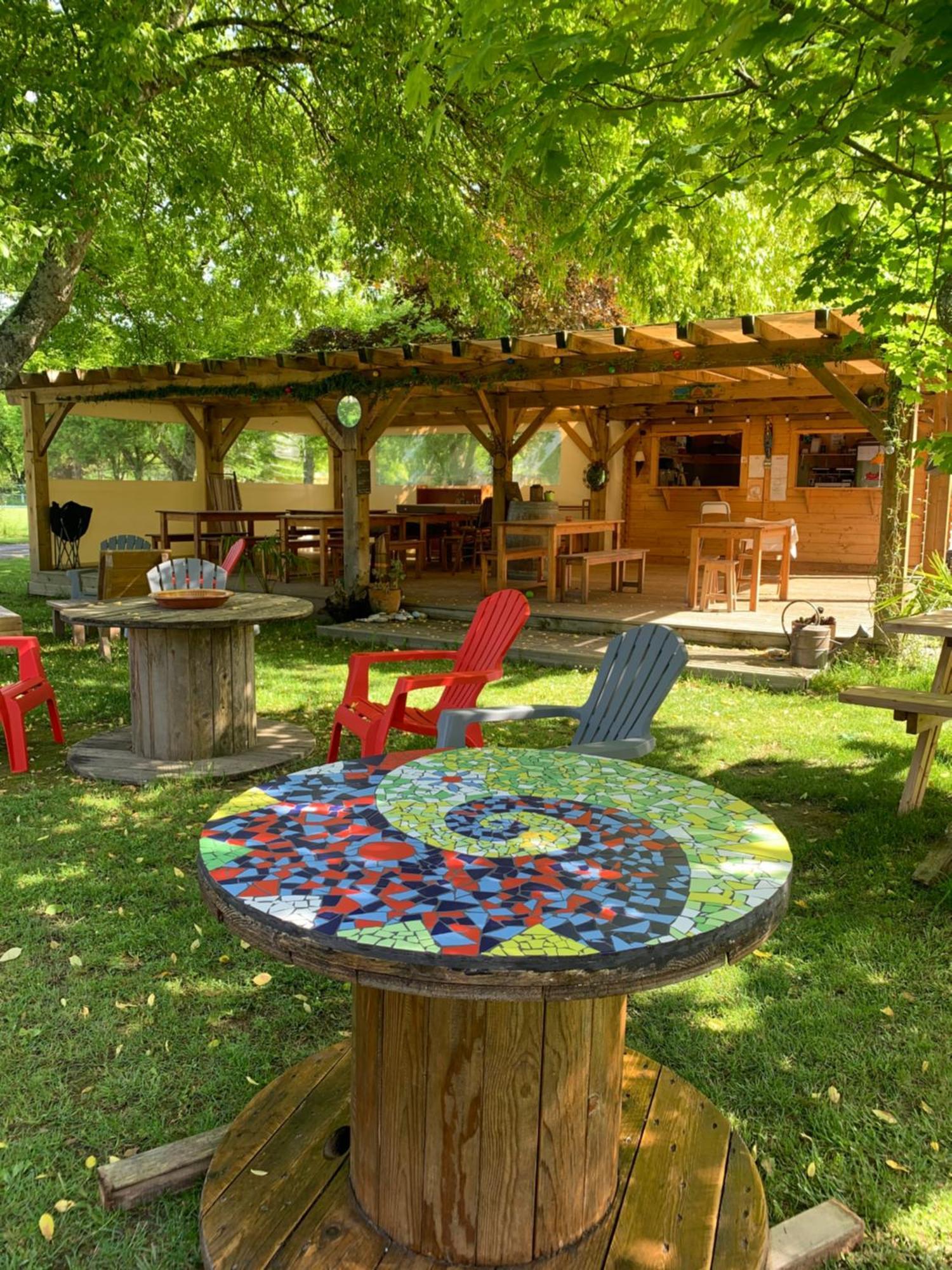 Camping Le Saillet Lestelle-Bétharram Exterior foto