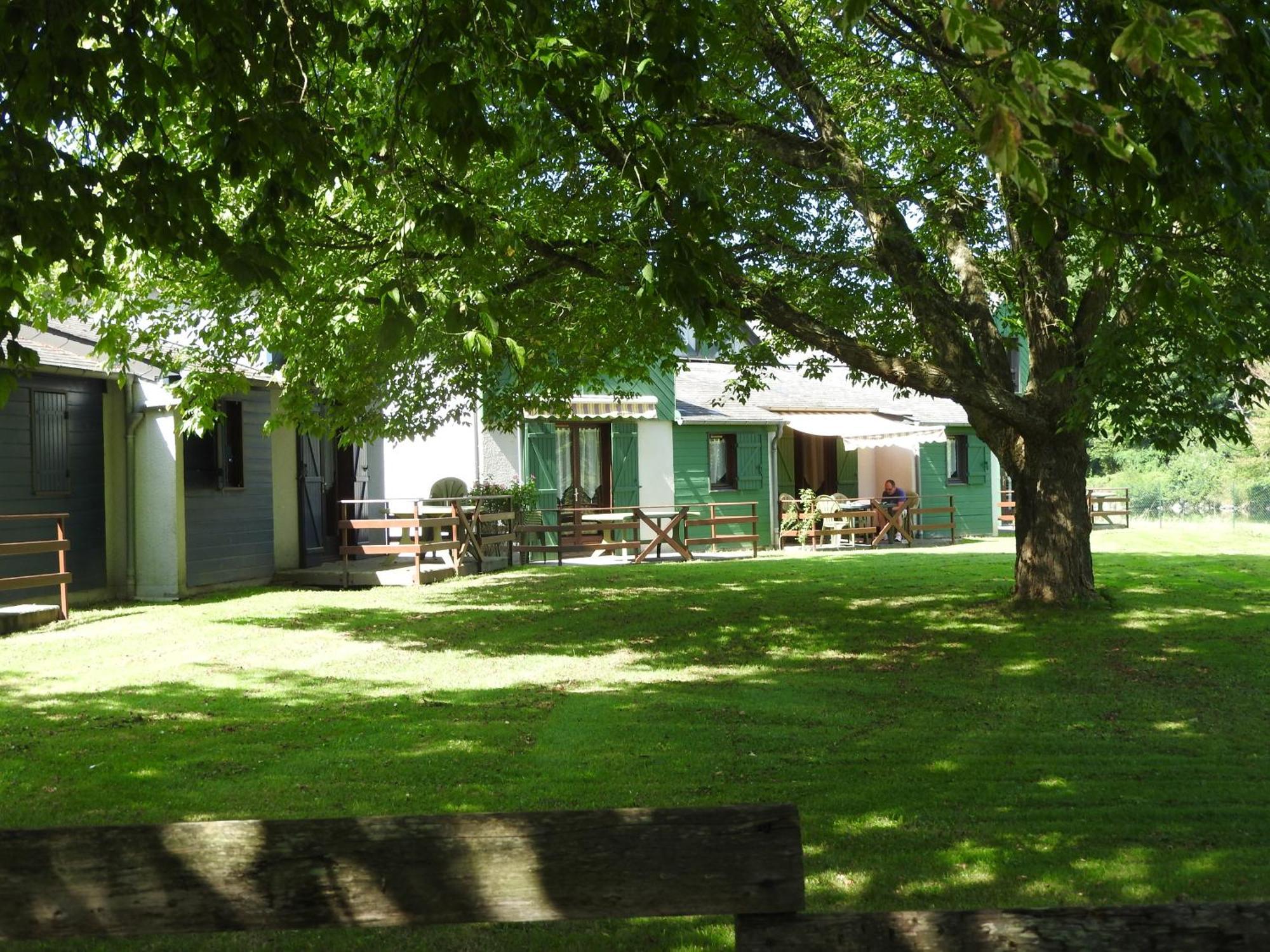 Camping Le Saillet Lestelle-Bétharram Exterior foto